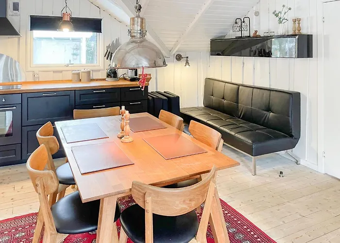 2 Bedroom In * Humble